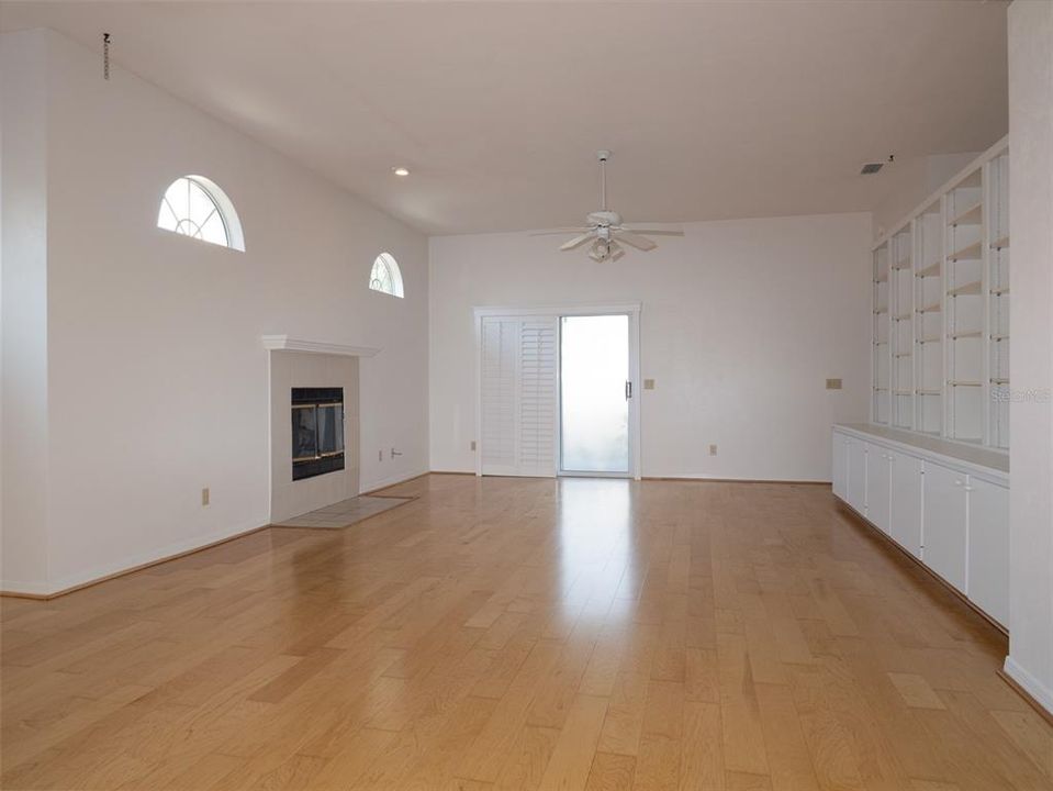 For Sale: $342,000 (3 beds, 2 baths, 1712 Square Feet)