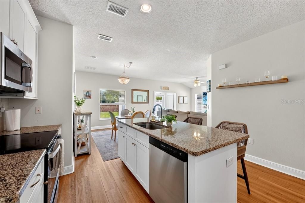 For Sale: $370,000 (3 beds, 2 baths, 1320 Square Feet)