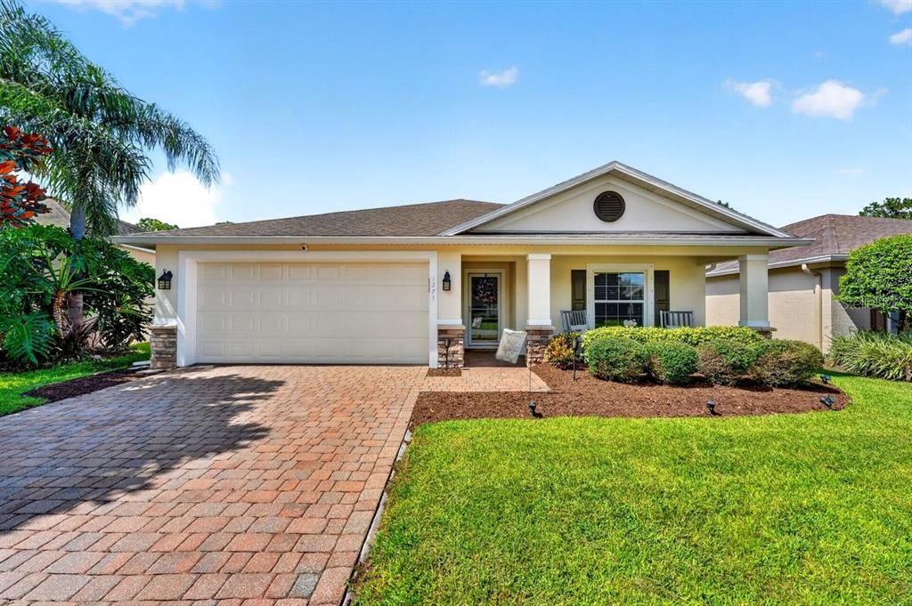 For Sale: $370,000 (3 beds, 2 baths, 1320 Square Feet)