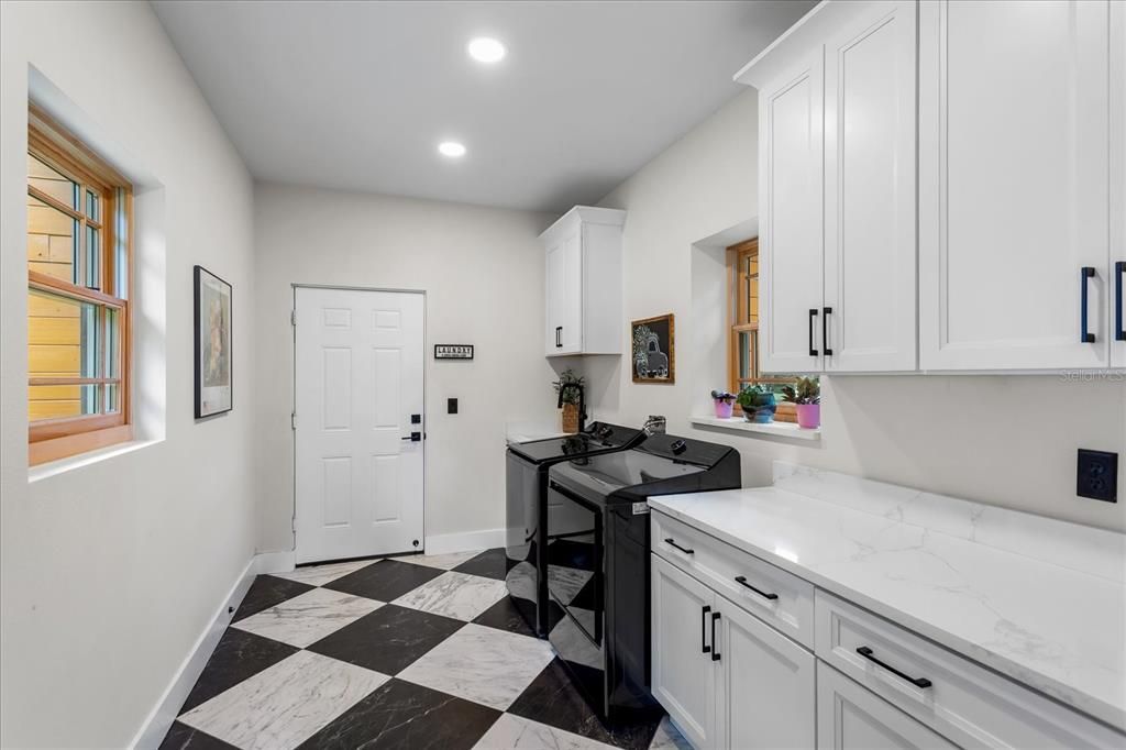 En Venta: $1,999,000 (3 camas, 2 baños, 4194 Pies cuadrados)