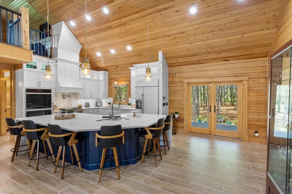 En Venta: $1,999,000 (3 camas, 2 baños, 4194 Pies cuadrados)