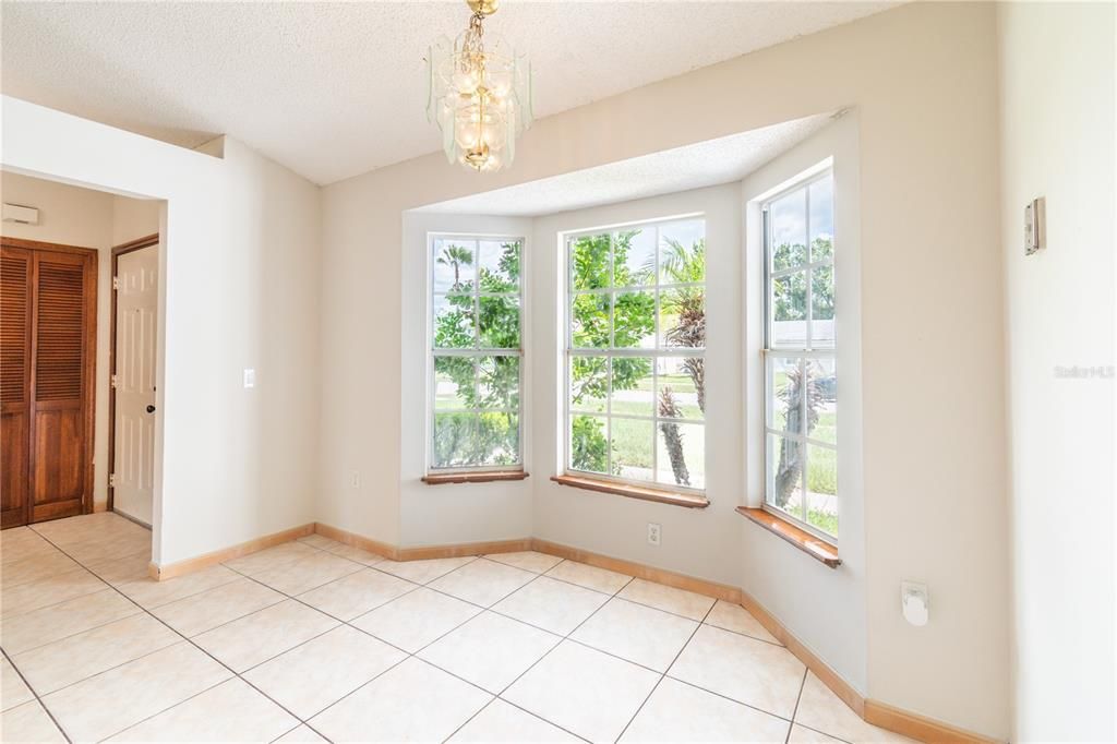 На продажу: $349,900 (3 спален, 2 ванн, 1277 Квадратных фут)