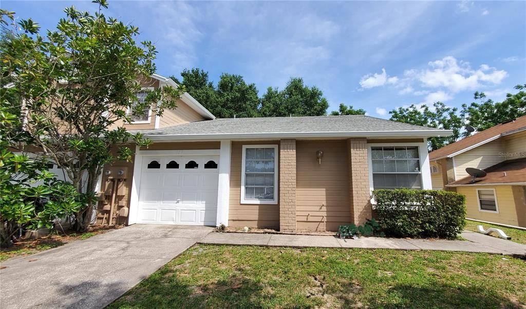 For Sale: $249,900 (2 beds, 2 baths, 1007 Square Feet)
