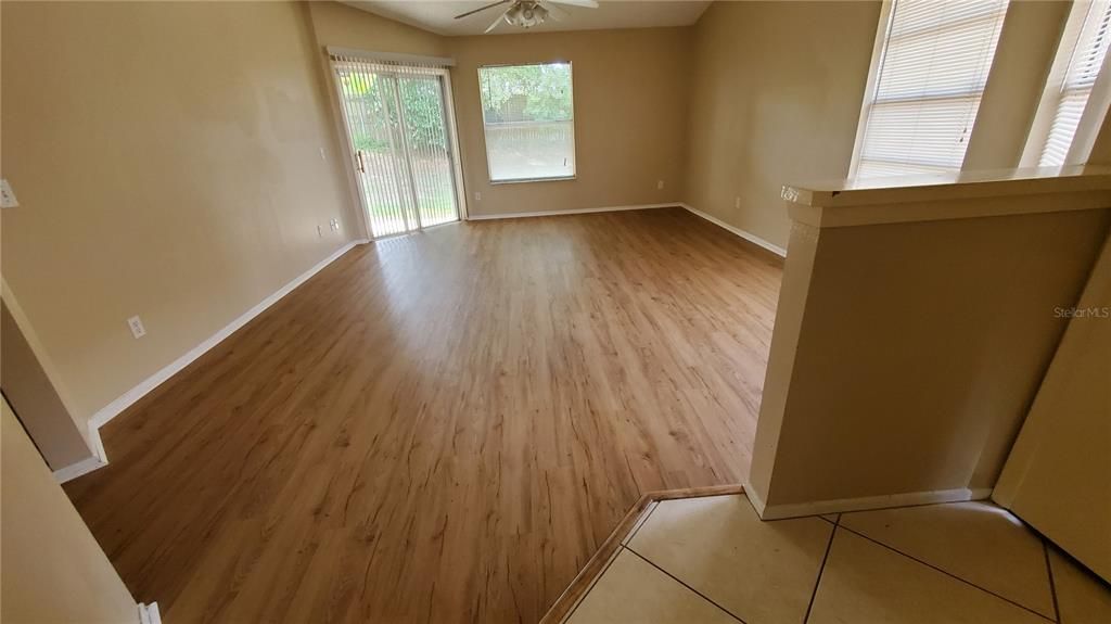 For Sale: $249,900 (2 beds, 2 baths, 1007 Square Feet)