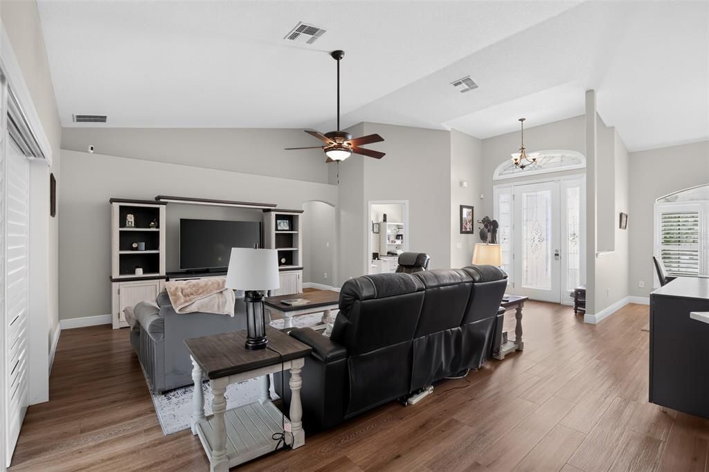 For Sale: $389,900 (3 beds, 2 baths, 2178 Square Feet)