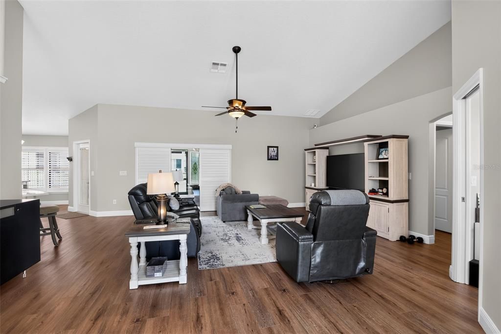 For Sale: $389,900 (3 beds, 2 baths, 2178 Square Feet)