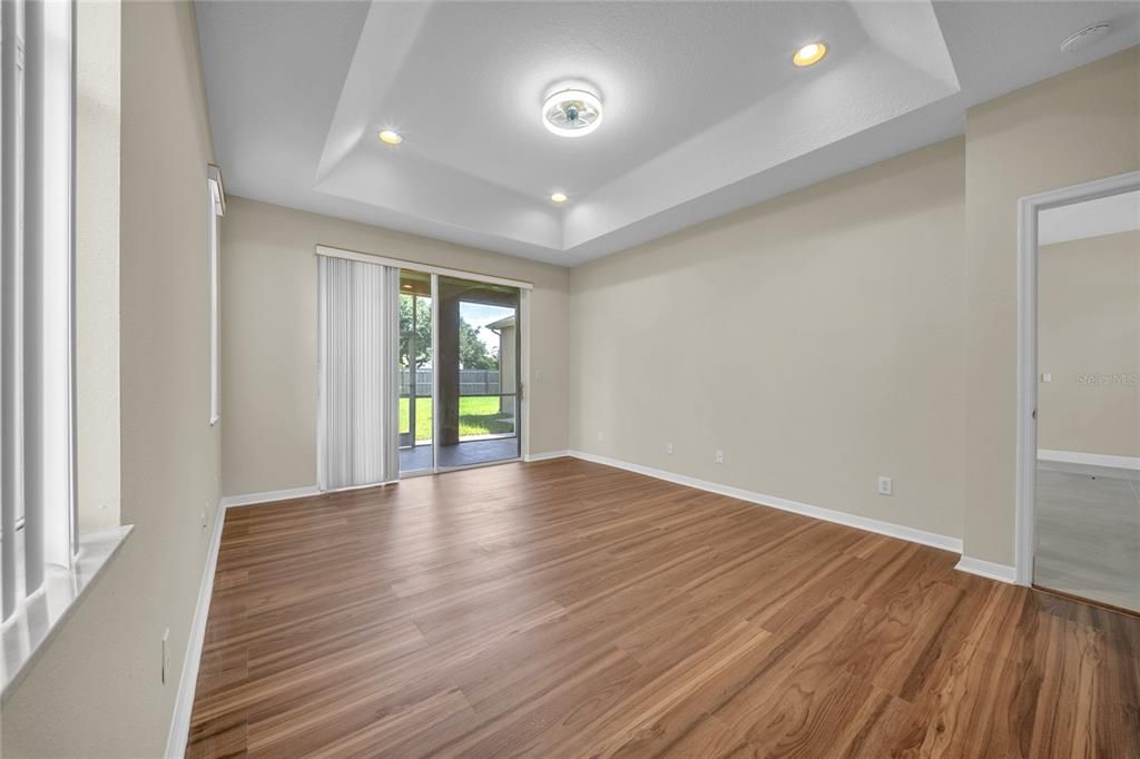 En Venta: $448,000 (4 camas, 3 baños, 2145 Pies cuadrados)