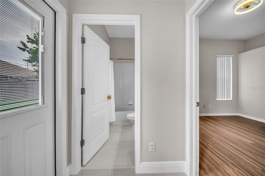En Venta: $448,000 (4 camas, 3 baños, 2145 Pies cuadrados)