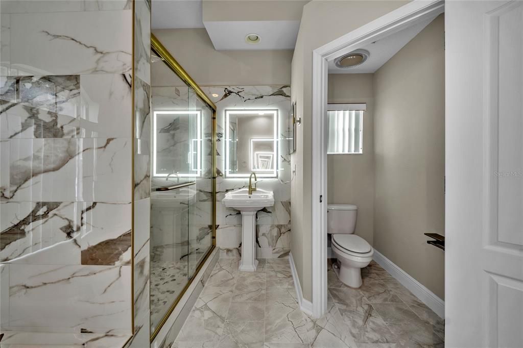 En Venta: $448,000 (4 camas, 3 baños, 2145 Pies cuadrados)