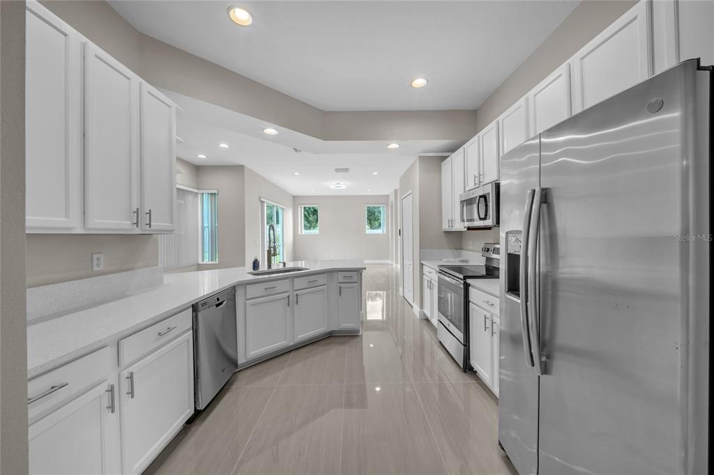 En Venta: $448,000 (4 camas, 3 baños, 2145 Pies cuadrados)