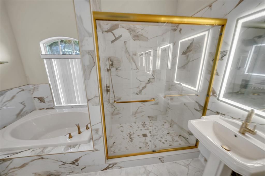 En Venta: $448,000 (4 camas, 3 baños, 2145 Pies cuadrados)