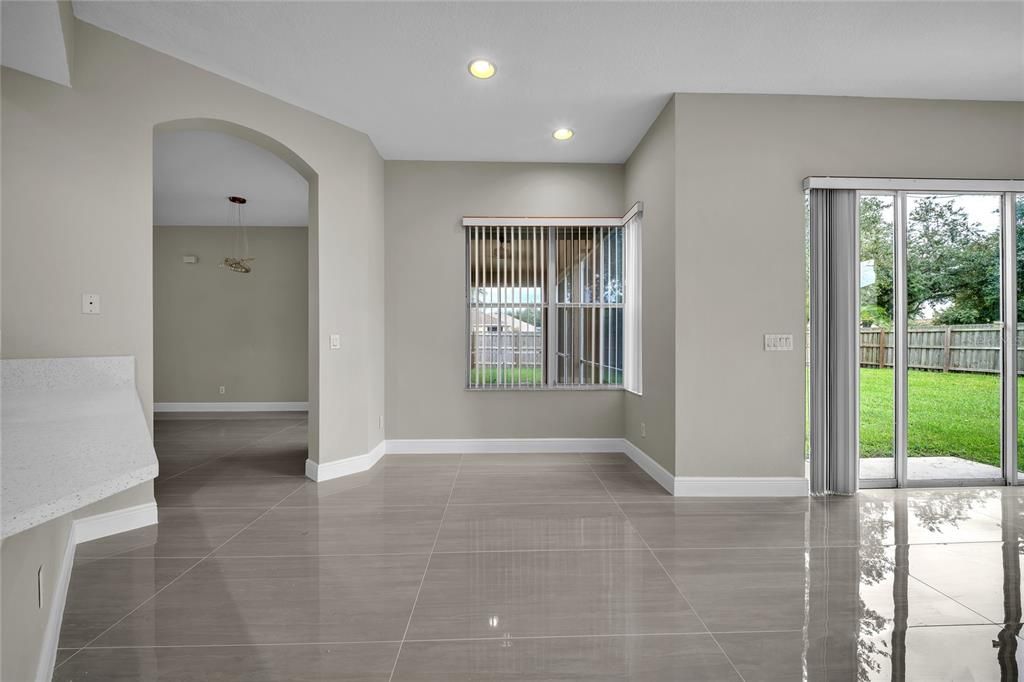 En Venta: $448,000 (4 camas, 3 baños, 2145 Pies cuadrados)