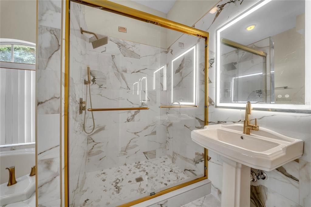 En Venta: $448,000 (4 camas, 3 baños, 2145 Pies cuadrados)