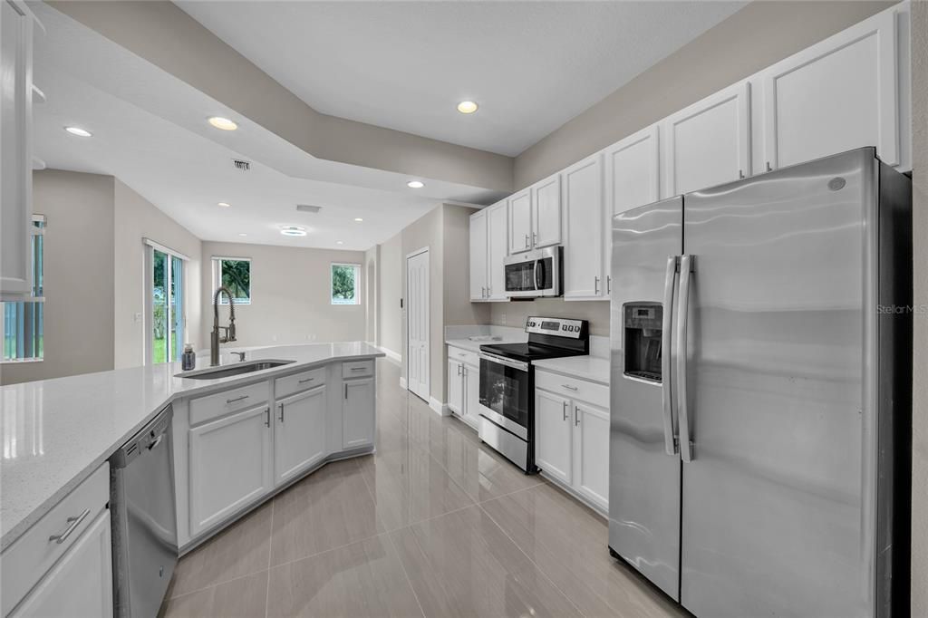 En Venta: $448,000 (4 camas, 3 baños, 2145 Pies cuadrados)