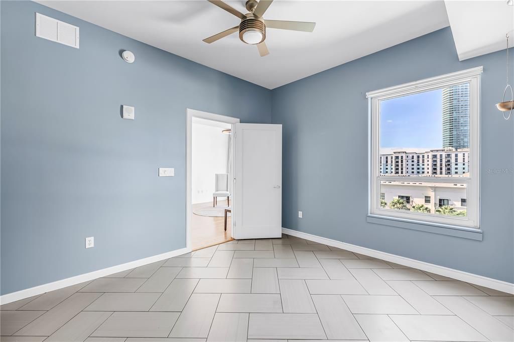 En Venta: $699,900 (2 camas, 2 baños, 1260 Pies cuadrados)
