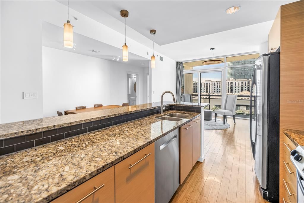 En Venta: $699,900 (2 camas, 2 baños, 1260 Pies cuadrados)