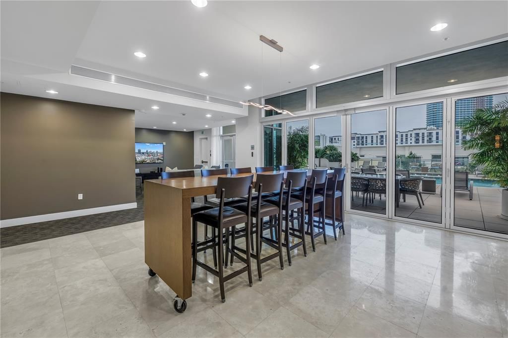 En Venta: $699,900 (2 camas, 2 baños, 1260 Pies cuadrados)