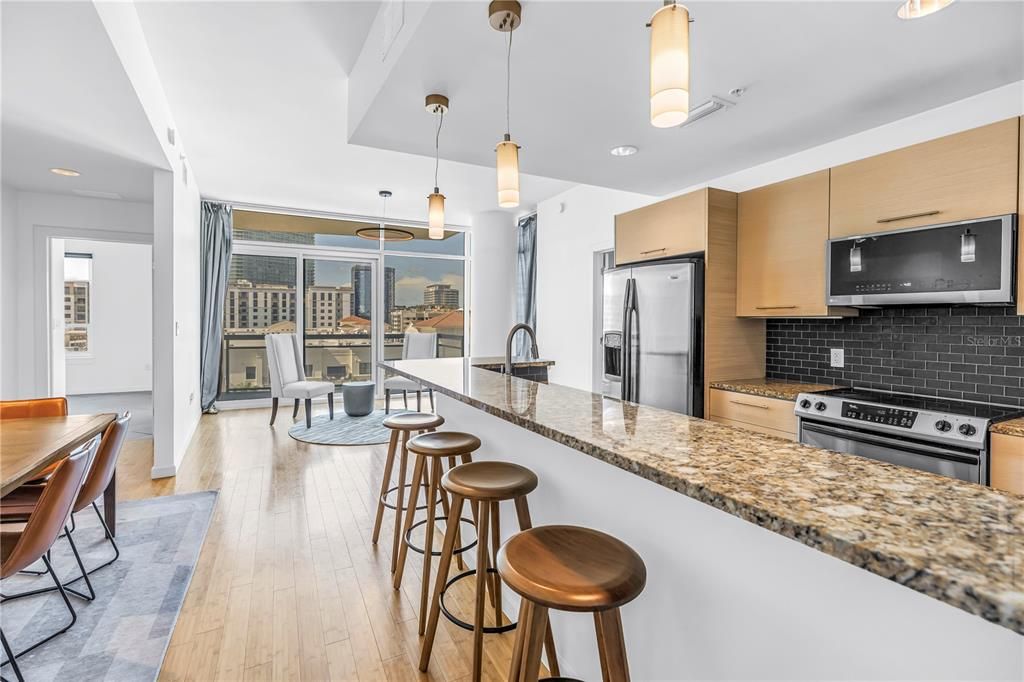 En Venta: $699,900 (2 camas, 2 baños, 1260 Pies cuadrados)