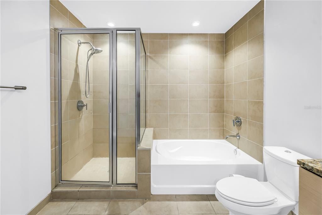 En Venta: $699,900 (2 camas, 2 baños, 1260 Pies cuadrados)