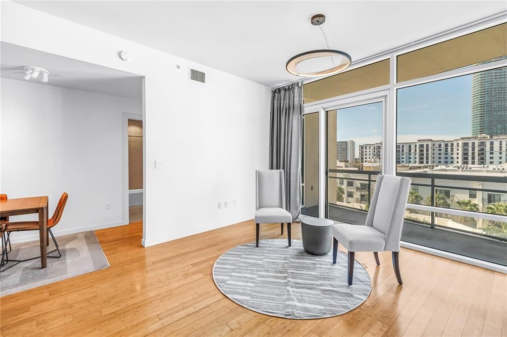 En Venta: $699,900 (2 camas, 2 baños, 1260 Pies cuadrados)