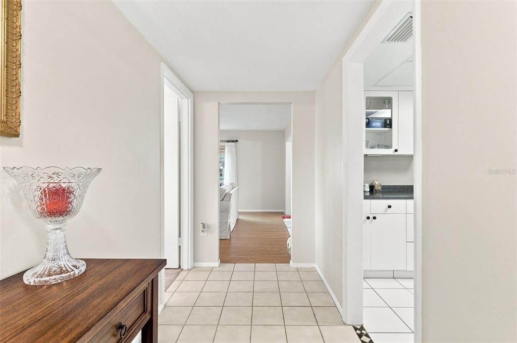For Sale: $275,000 (2 beds, 2 baths, 1120 Square Feet)