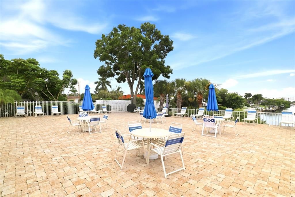 For Sale: $275,000 (2 beds, 2 baths, 1120 Square Feet)