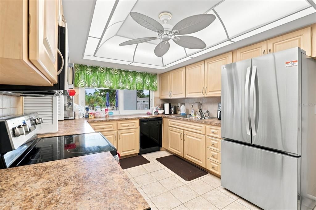 For Sale: $275,000 (2 beds, 2 baths, 1120 Square Feet)