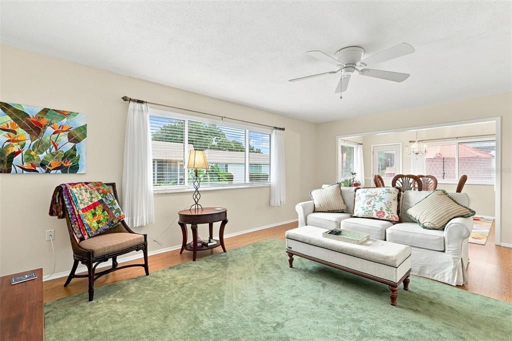 For Sale: $275,000 (2 beds, 2 baths, 1120 Square Feet)