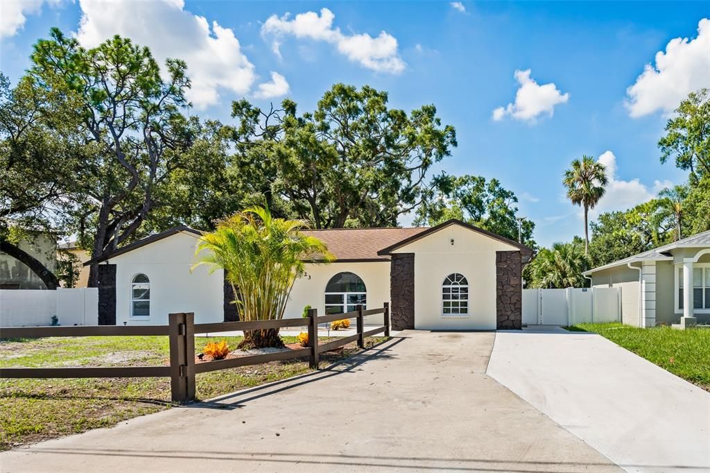 For Sale: $415,000 (4 beds, 2 baths, 1728 Square Feet)