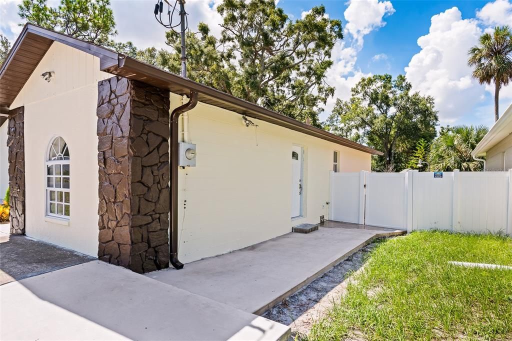 For Sale: $415,000 (4 beds, 2 baths, 1728 Square Feet)