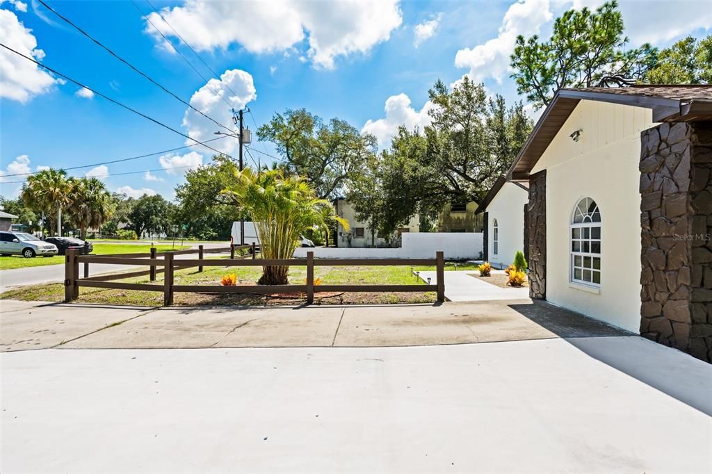 For Sale: $415,000 (4 beds, 2 baths, 1728 Square Feet)