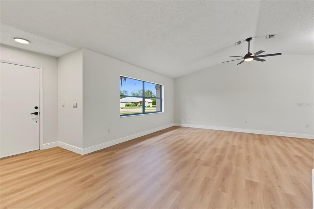 For Sale: $340,000 (3 beds, 2 baths, 1509 Square Feet)
