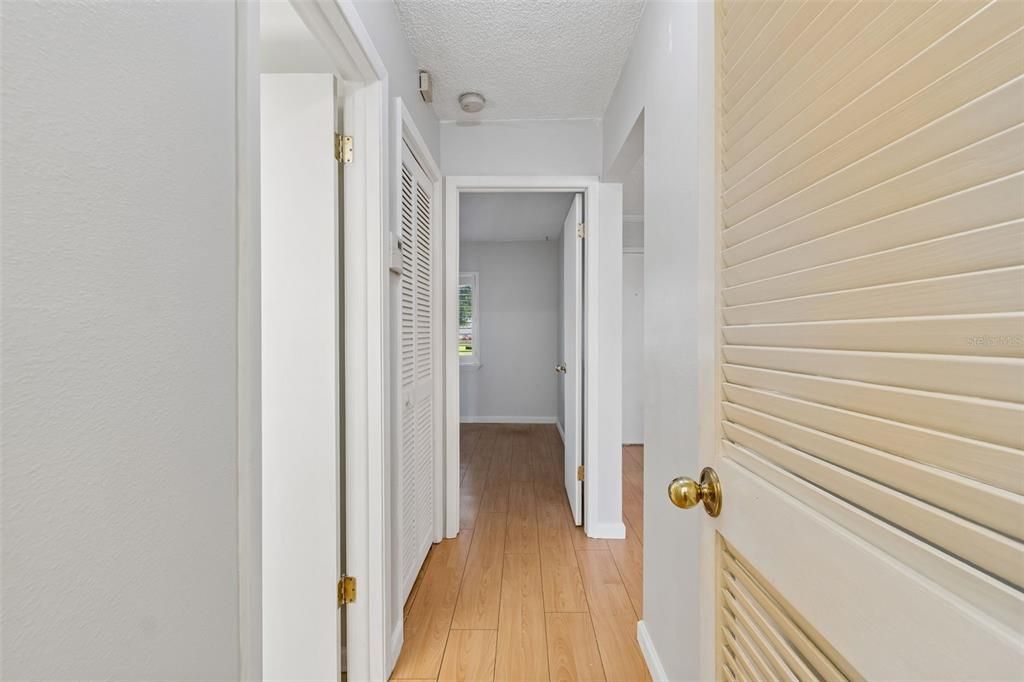 На продажу: $139,900 (2 спален, 2 ванн, 1029 Квадратных фут)