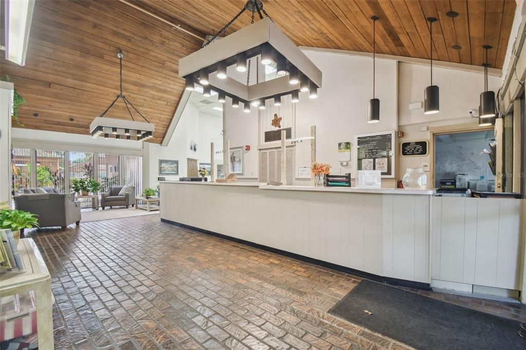 На продажу: $139,900 (2 спален, 2 ванн, 1029 Квадратных фут)