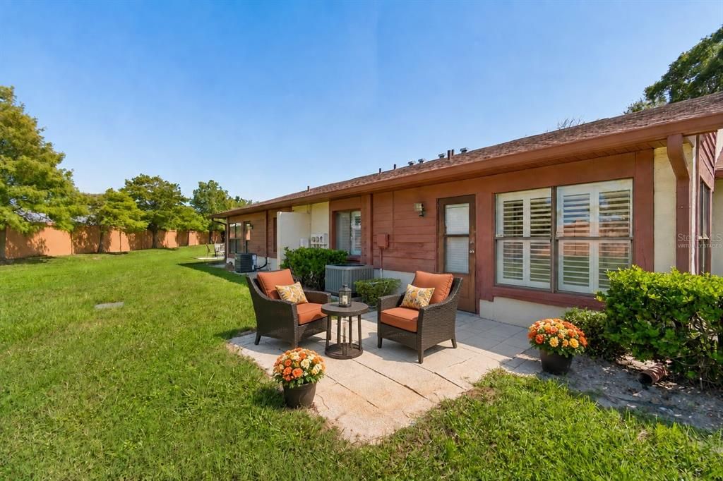 На продажу: $139,900 (2 спален, 2 ванн, 1029 Квадратных фут)