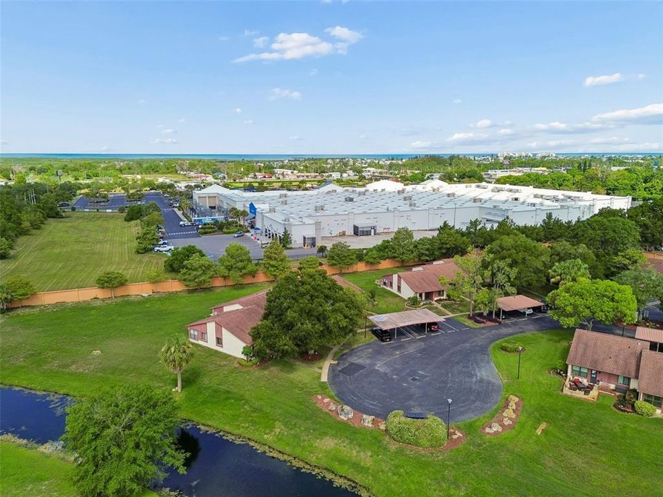 На продажу: $139,900 (2 спален, 2 ванн, 1029 Квадратных фут)