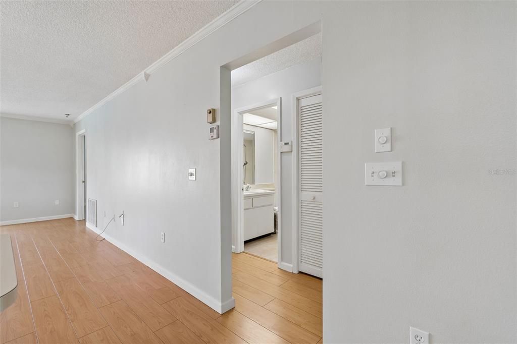 На продажу: $139,900 (2 спален, 2 ванн, 1029 Квадратных фут)