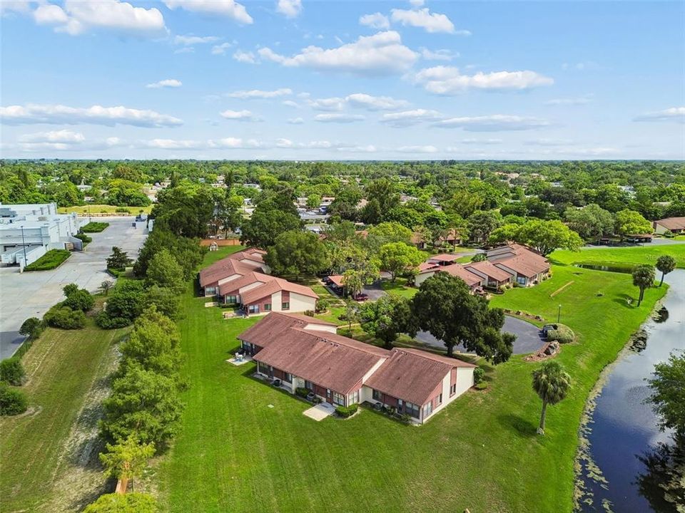 На продажу: $139,900 (2 спален, 2 ванн, 1029 Квадратных фут)