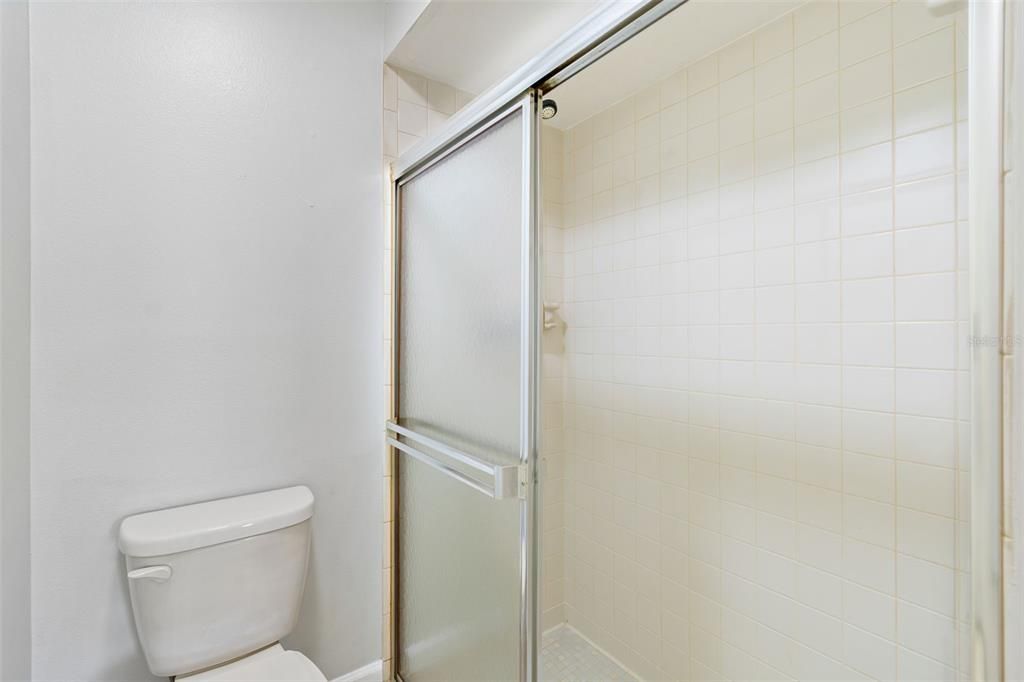 На продажу: $139,900 (2 спален, 2 ванн, 1029 Квадратных фут)