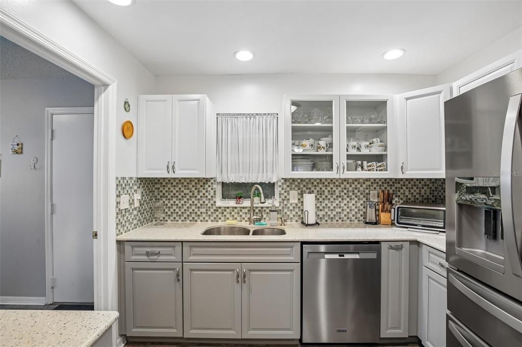 For Sale: $284,900 (2 beds, 2 baths, 1845 Square Feet)
