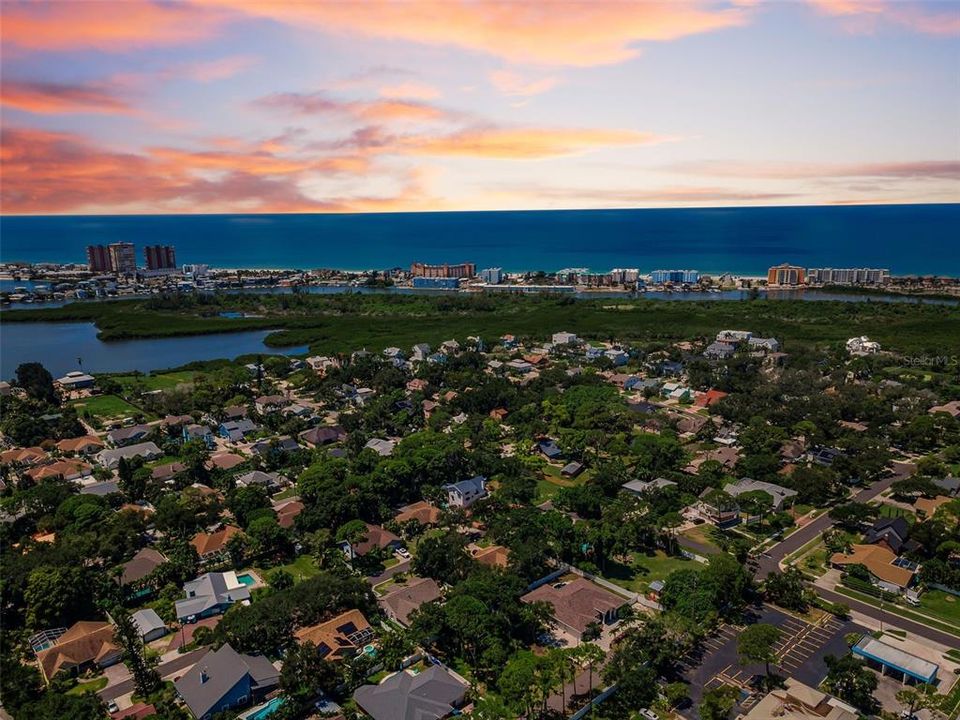 На продажу: $325,000 (0.24 acres)