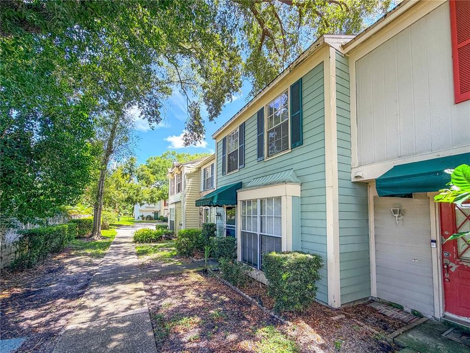 For Sale: $199,900 (2 beds, 2 baths, 1223 Square Feet)