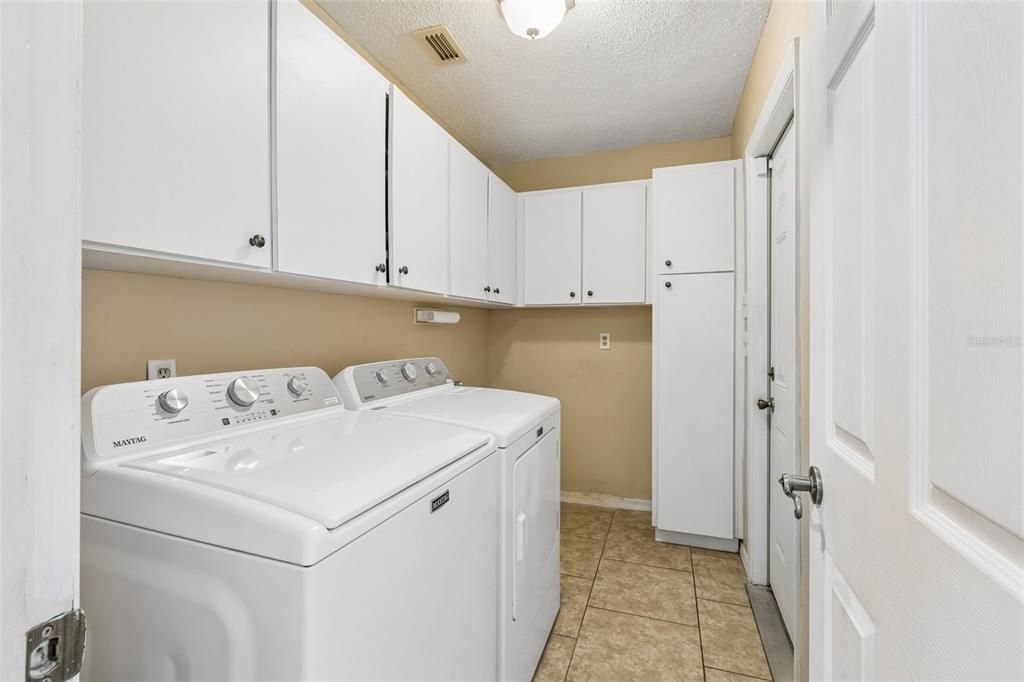 For Sale: $599,000 (3 beds, 3 baths, 2186 Square Feet)