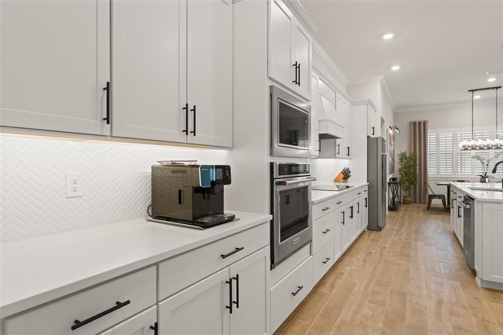 For Sale: $899,000 (3 beds, 3 baths, 2872 Square Feet)