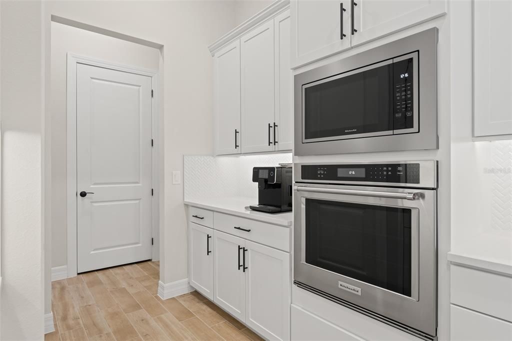 For Sale: $899,000 (3 beds, 3 baths, 2872 Square Feet)