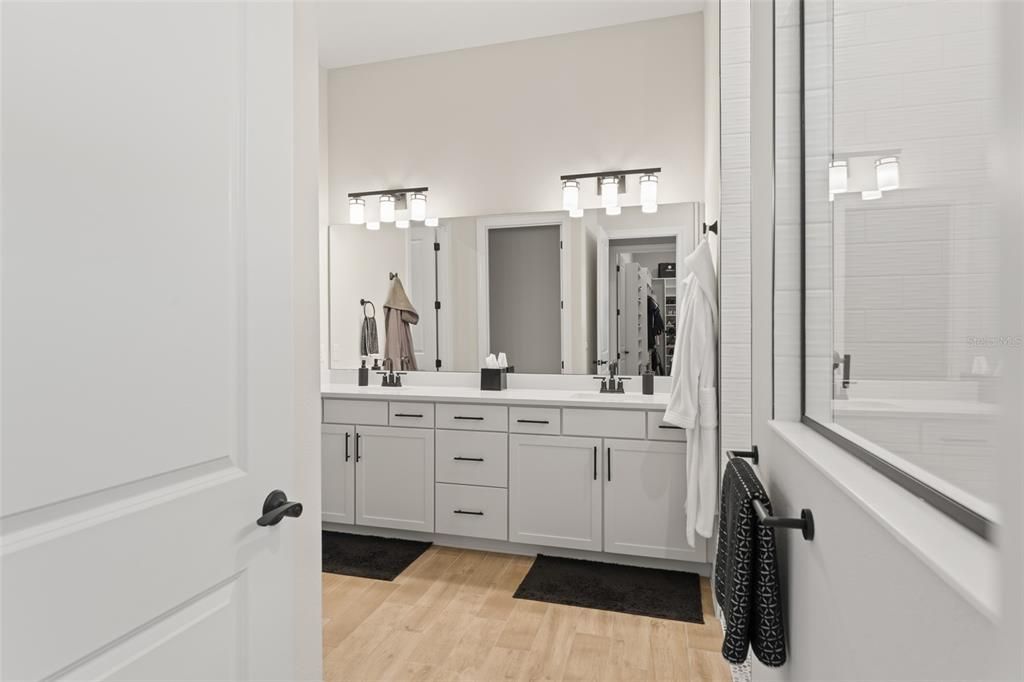 For Sale: $899,000 (3 beds, 3 baths, 2872 Square Feet)