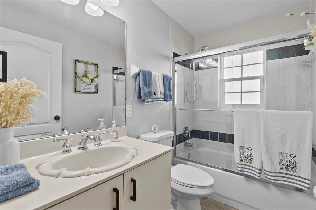 For Sale: $299,900 (3 beds, 2 baths, 1433 Square Feet)
