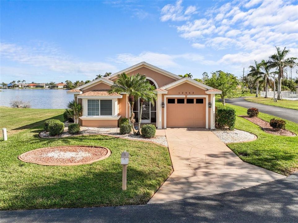 For Sale: $299,900 (3 beds, 2 baths, 1433 Square Feet)