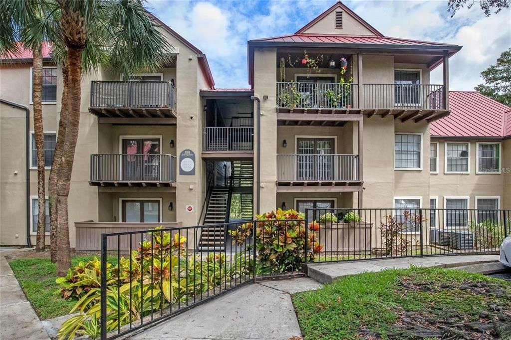 For Rent: $1,750 (2 beds, 2 baths, 962 Square Feet)