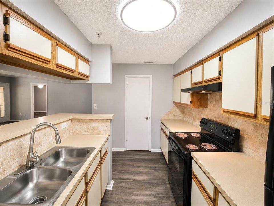 For Rent: $1,750 (2 beds, 2 baths, 962 Square Feet)